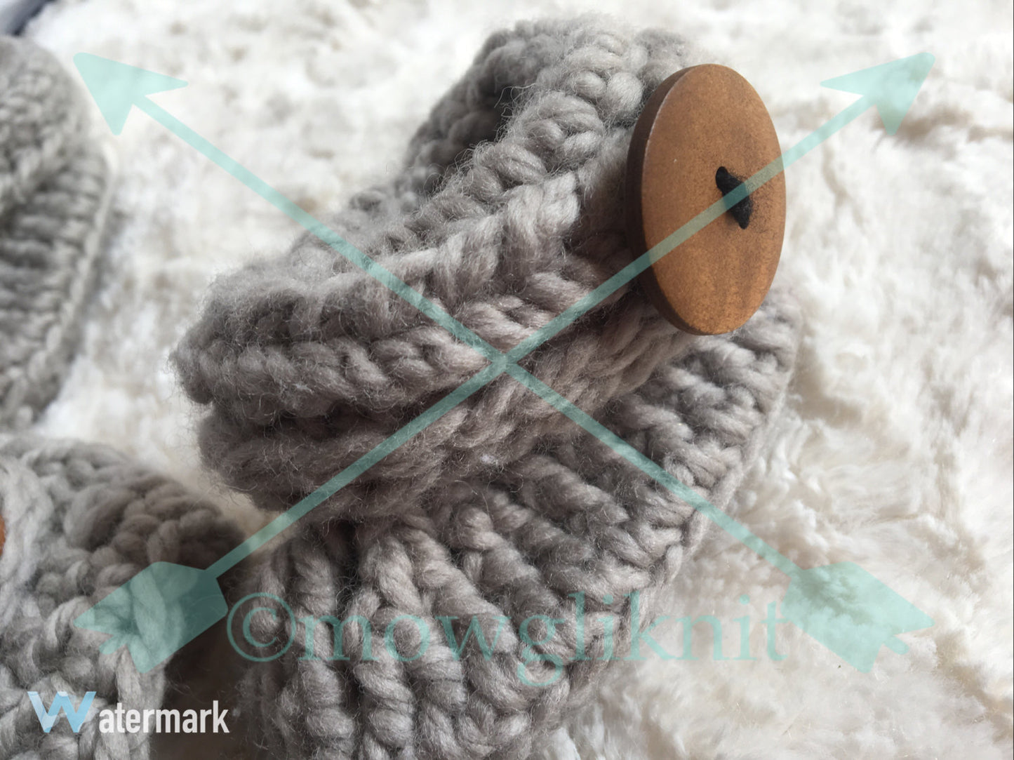 Baby Shoes Crocheted with Cuffs and Buttoned, unisex baby booties, gender neutral baby, baby booties, baby shower gift, crochet booties